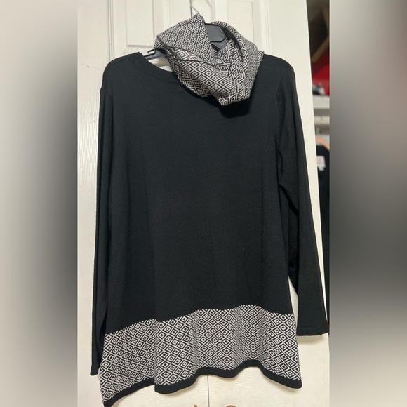 NWT Petite XL Sweater with Scarf Black White - Picture 1 of 5